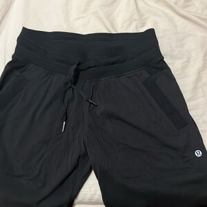 Lululemon Dance Studio Mid Rise Pant (short)
